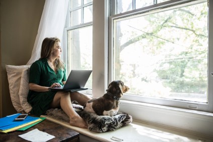 Com a adoção do home office, muitas pessoas passaram a trabalhar em  locais ergo