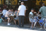 Mais de 70% dos restaurantes operam com menos funcionários do que antes da Covid