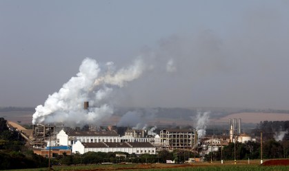Por crise do petróleo e COVID-19, um quarto das usinas de álcool deve fechar