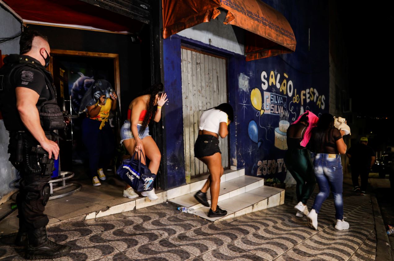 Festa clandestina durante a pandemia em São Paulo