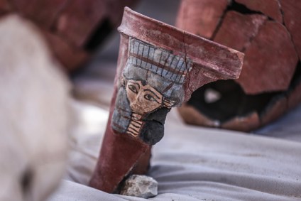 Antigo artefato egípcio é visto no local da recém-descoberta cidade perdida de 3