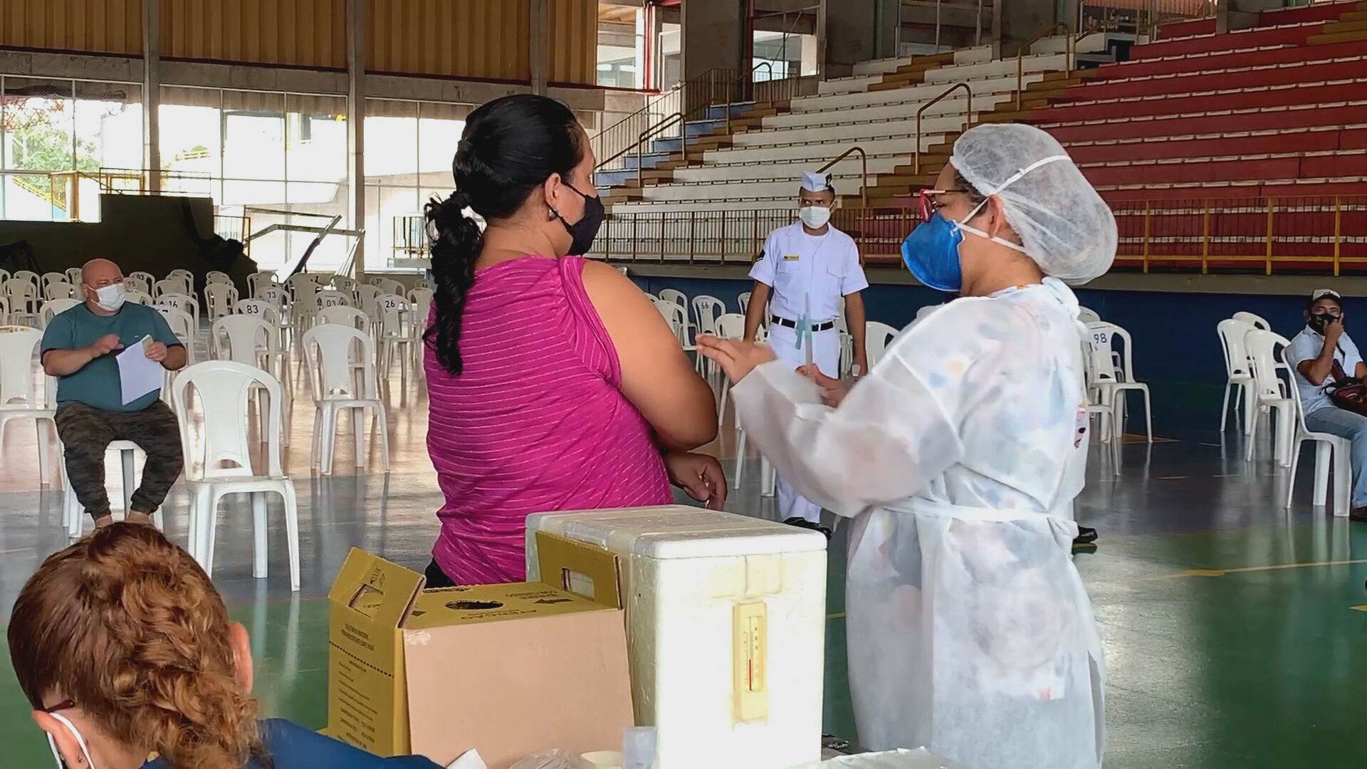 Jovens com comorbidade começam a ser vacinados em Manaus (AM)