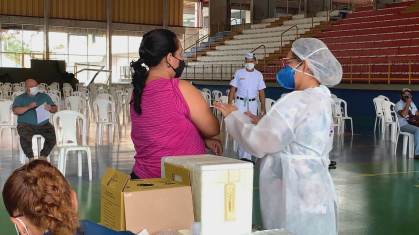 Jovens com comorbidade começam a ser vacinados em Manaus (AM)
