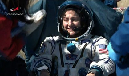 Após meses no espaço, astronautas voltam em planeta transformado por COVID-19