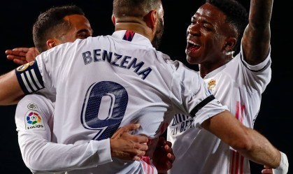 Jogadores do Real Madrid comemoram vitória contra o Barcelona