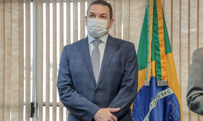 Bolsonaro articula e ex-diretor da PF deve permanecer no governo