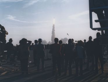 Multidão acompanha o lançamento do Columbia (STS01) em 1981