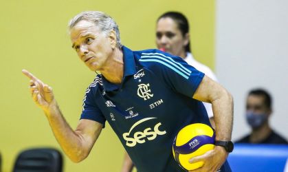 O técnico de vôlei Bernardinho