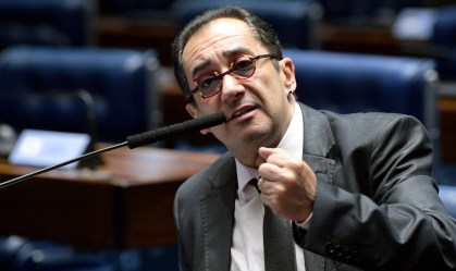 PEC Militares: "Se houver acordo para mudar texto, abdico da relatoria", diz Kajuru