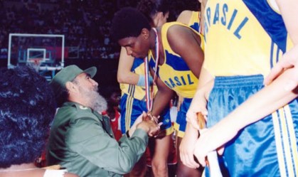Fidel Castro cumprimenta Ruth de Souza após conquista do Pan de 1991
