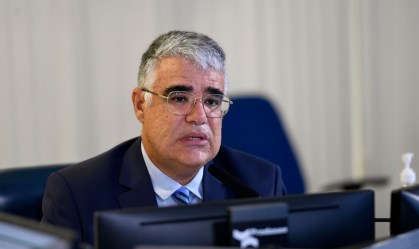 Senador Eduardo Girão (Podemos-CE) em sessão sobre a Covid-19