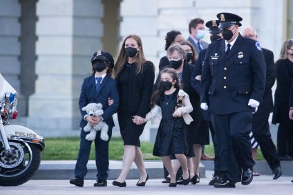 Homenagem à policial morto em ataque no Capitólio, EUA