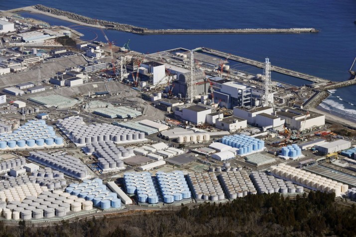 Vista aérea dos tanques de armazenamento de água da usina nuclear de Fukushima, no Japão / Foto: Kyodo - 13.fev.2021/Reuters