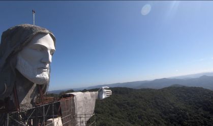Veja os detalhes da construção da estátua de Cristo em Encantado (RS)