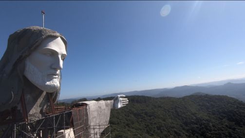 Estátua de Cristo Protetor de Encantado (RS) já recebeu braços e cabeça