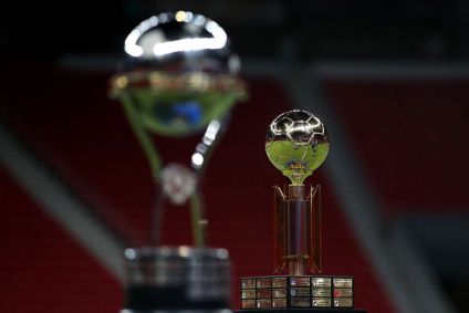 Troféu da Recopa antes da partida entre Palmeiras e Defensa y Justicia 