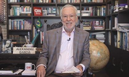 Alexandre Garcia: 'Pedidos de impeachment acumulam-se em Brasília'