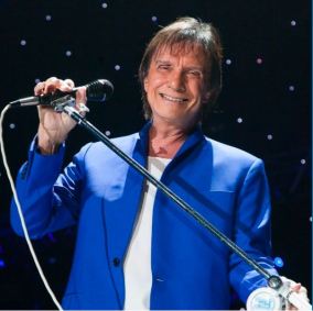 Roberto Carlos durante apresentação em São Paulo; show desta sexta foi cancelado