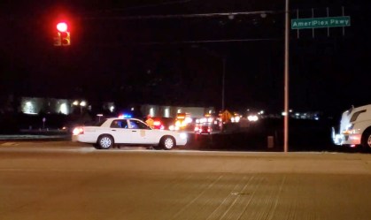 Viatura da polícia após ataque armado em unidade da FedEx em Indianápolis