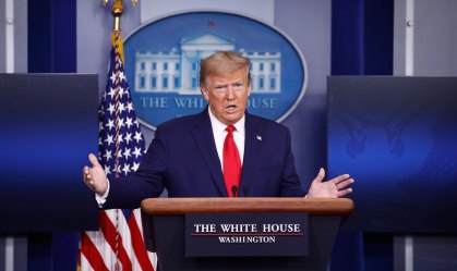 Trump ataca governadores por escassez de testes para COVID-19