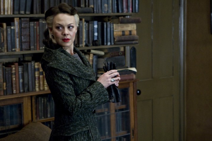 Helen McCrory como Narcisa Malfoy, na franquia de filmes "Harry Potter" • Foto: Reprodução/Warner Bros. Studios
