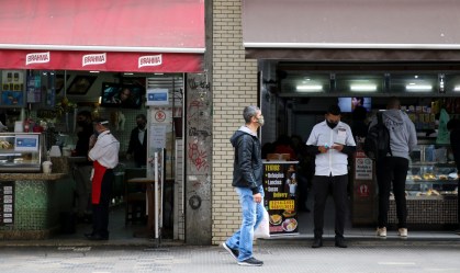 Bares e restaurantes indicam prejuízos causados pela alta de preços, diz associação