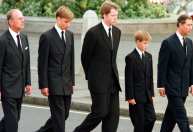 Entenda por que trajes de luto da família real são importantes para a tradição