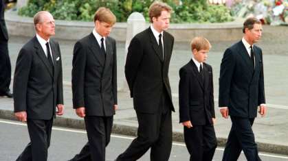 Homens da família real britânica no funeral de Diana