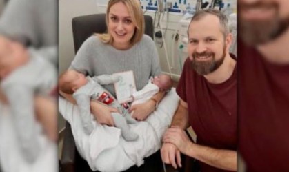 Britânica engravida enquanto já estava grávida e dá à luz gêmeos