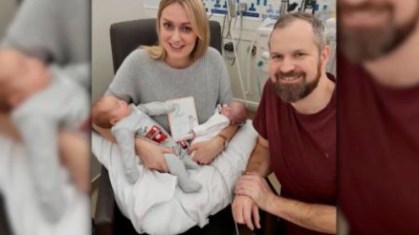 Britânica deu à luz gêmeos concebidos com três semanas de diferença