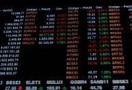 Ibovespa sobe, com nova regra fiscal no radar; dólar recua