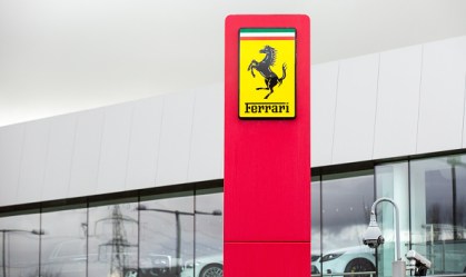 Presidente da Ferrari anuncia carro totalmente elétrico para 2025