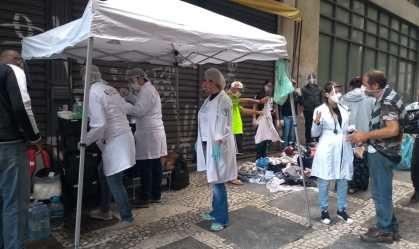 ONG orienta moradores de rua sobre prevenção à COVID-19 em SP