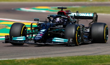 Lewis Hamilton, da Mercedes, conquistou pole em Ímola, a 99ª de sua carreira