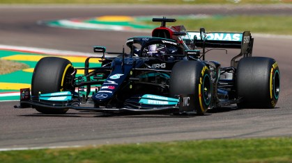 Lewis Hamilton, da Mercedes, conquistou pole em Ímola, a 99ª de sua carreira