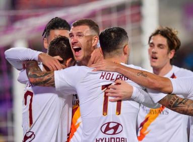Jogadores da Roma; futebol na Itália está sem jogos desde 9 de março