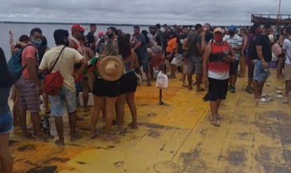 Fiscalização flagra embarcação com 800 pessoas em Manaus 