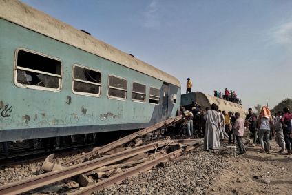Trem descarrilou no Egito no vilarejo de Sandahur