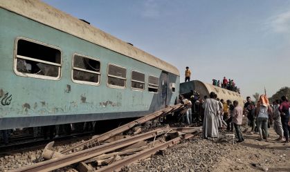 Descarrilamento de trem deixa 11 mortos e 98 feridos no Egito