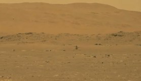 Helicóptero Ingenuity em voo sobre Marte