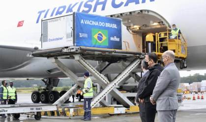 Butantan recebe neste sábado IFA para produzir mais 10 mi de doses da Coronavac