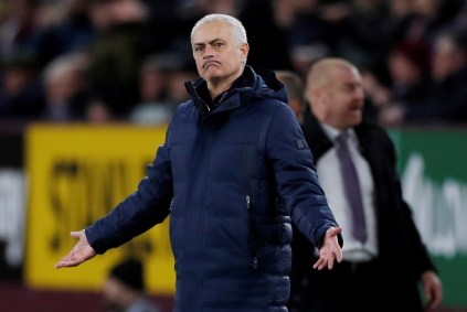 José Mourinho em jogo do Tottenham  contra o Burnley, pelo Campeonato Inglês