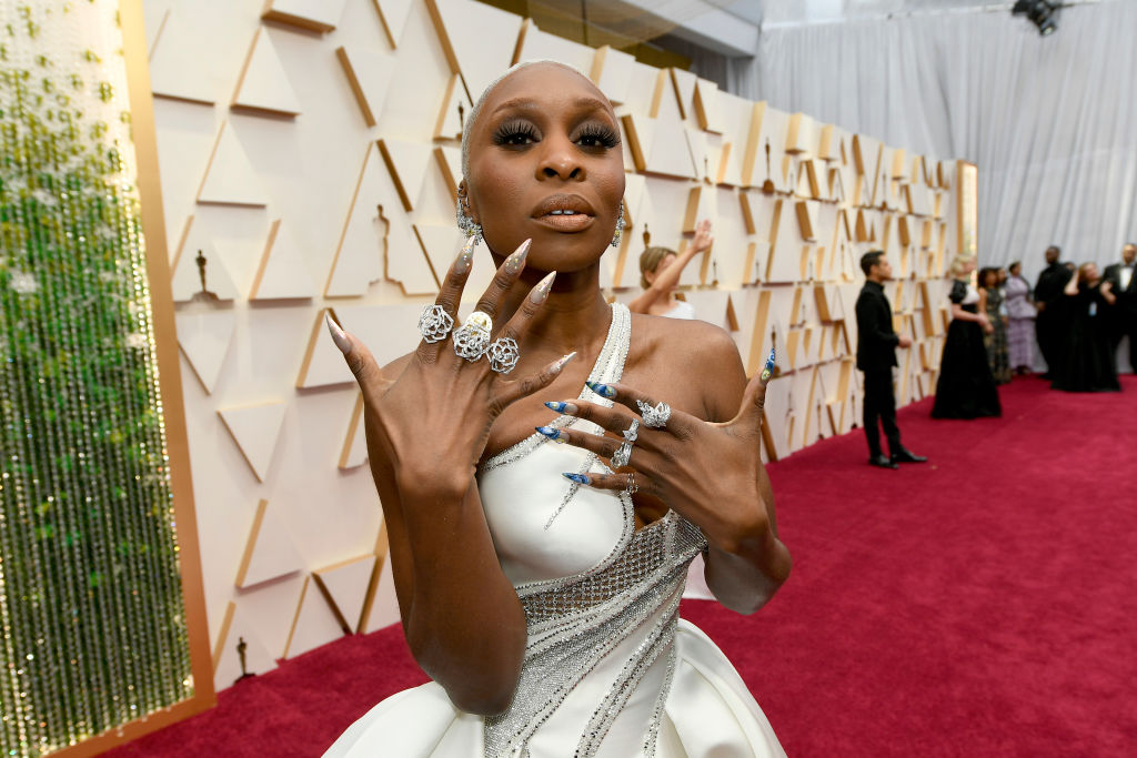 A cantora e atriz Cynthia Erivo no tapete vermelho do Oscar • Kevork Djansezian/Getty Images