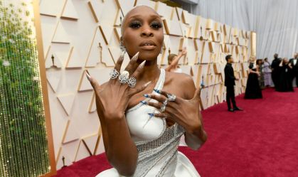 Cynthia Erivo no tapete vermelho do Oscar em 2020