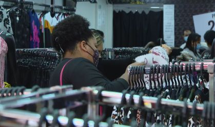 Rua 25 de Março fica lotada com reabertura do comércio de rua