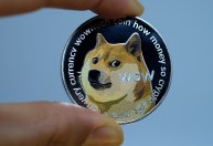Criptomoeda dogecoin sobe após compra do Twitter por Elon Musk