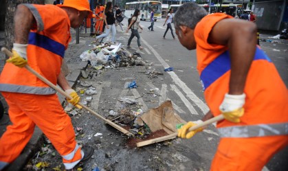 Garis - De acordo com o sindicato, 18 toneladas de lixo deixaram de ser recolhidas na capital paulista