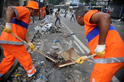 Garis - De acordo com o sindicato, 18 toneladas de lixo deixaram de ser recolhidas na capital paulista