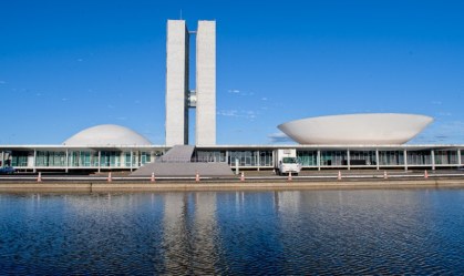 Após novo parecer, oposição tenta adiar votação da reforma administrativa