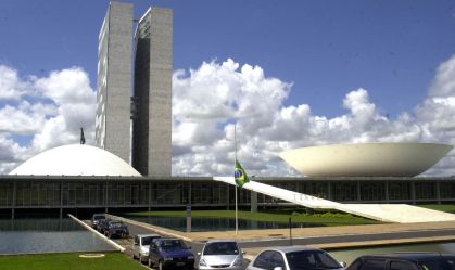 Governo adia anúncio de pacote econômico para articular medidas com Congresso